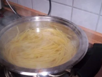 Spaghetti in Chili-Sahne mit Hähnchenbrustfilet - Rezept - Bild Nr. 3