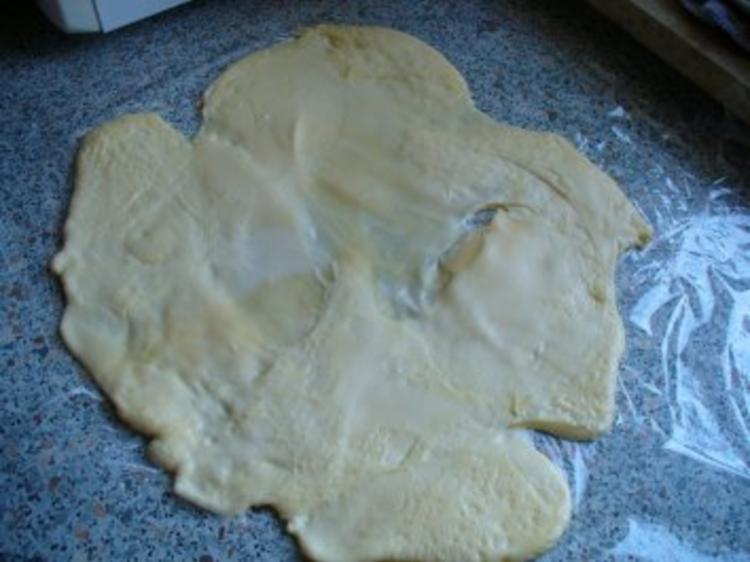 Gefüllte Käserolle - einfach - von Dietz Gefüllte Käserolle - einfach - von Dietz