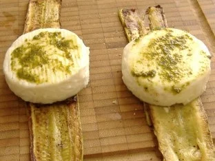 Ziegenkäse mit Zucchini,Walnuß-Parmesankruste und Salatherzen - Rezept - Bild Nr. 3