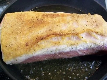 Rücken vom Mangalica-Schwein an Dauphinoise und Erbsenschoten - Rezept - Bild Nr. 4