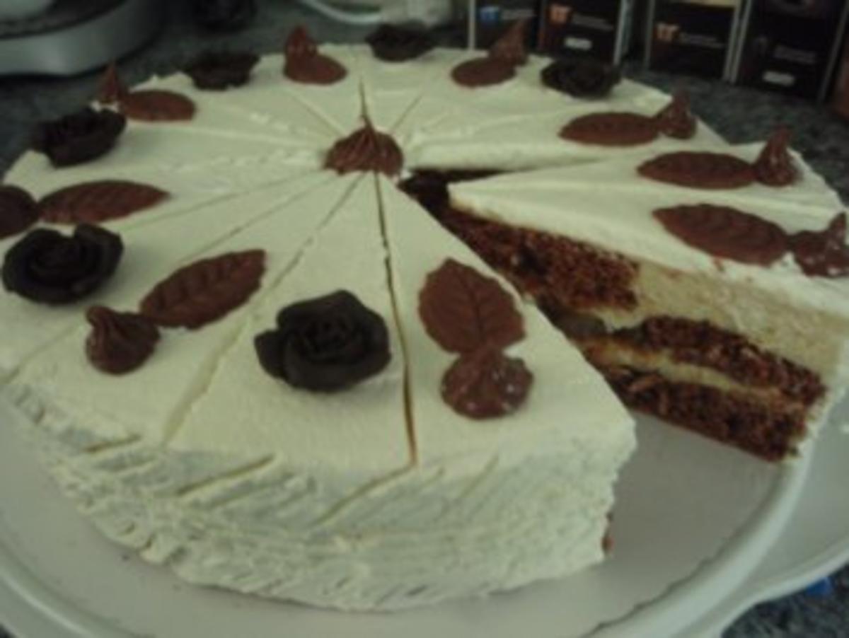 Torte: Rhabarber-Amaretto-Torte - Rezept