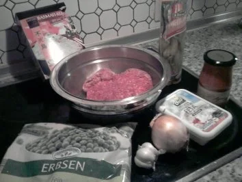 Gefüllte Hacksteaks mit Paprikareis, Schafskäse u. Pepperoni - Rezept - Bild Nr. 2