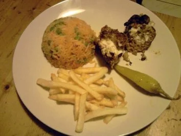 Gefüllte Hacksteaks mit Paprikareis, Schafskäse u. Pepperoni - Rezept