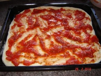 Pikante Kuchen : Pizzateig + fertige Pizza - Rezept - Bild Nr. 4