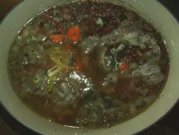 Rezept: Rindfleischsuppe aus Beinscheibe mit asiatisch-italienischer Note Rindfleischsuppe aus Beinscheibe mit asiatisch-italienischer Note - Rezept