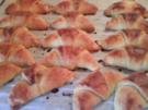 Schinkenkipferln aus Topfenteig - Rezept