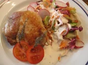 Gefülltes Schweineschnitzel natur mit roten Zwiebeln - Rezept