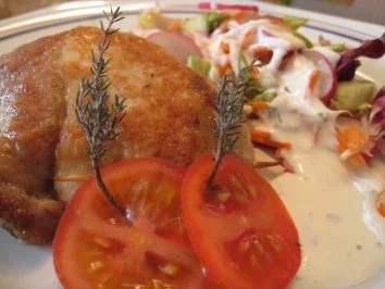 Gefülltes Schweineschnitzel natur mit roten Zwiebeln - Rezept - Bild Nr. 6