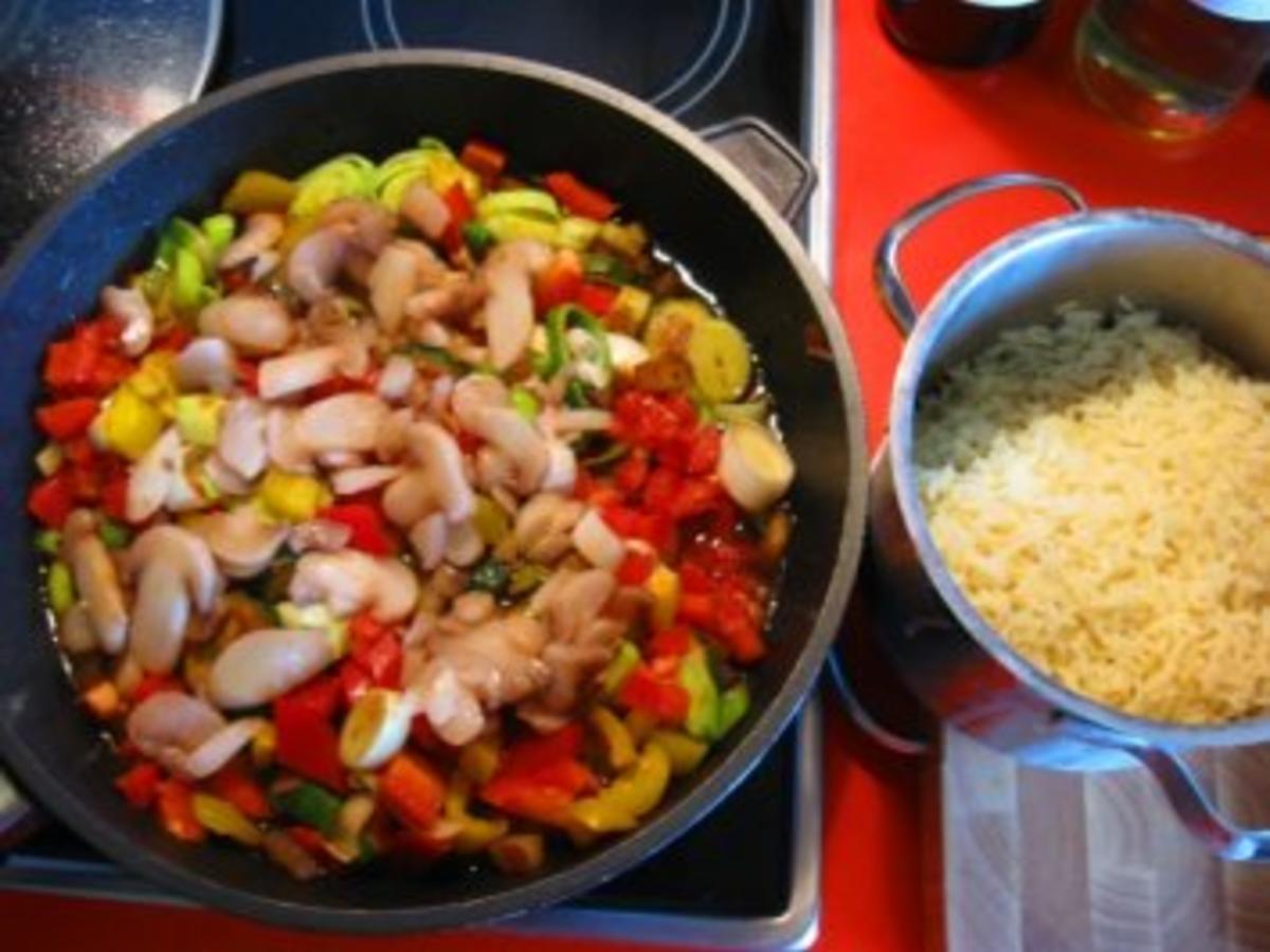 Hähnchenkeule gegrillt auf buntem Gemüsereis - einfach - 56 kcal/100g Hähnchenkeule gegrillt auf buntem Gemüsereis - einfach - 56 kcal/100g