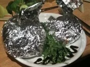 Scharfe Thunfischsteaks im Lachs-Avocoadosalsa-Päckchen - Rezept