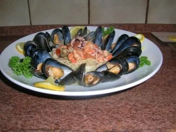 Capellini No 1 mit Meeresfrüchten - umrandet von frischen Muscheln, jedoch auf meine Art -  lecker - Rezept - Bild Nr. 2