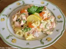 Bandnudeln mit Lachs und Forellenkaviar - Rezept