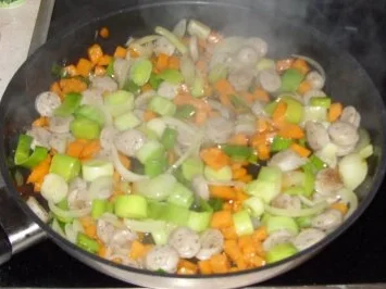 Rezept: Pfannengericht - Süsskartoffel-Bratwurst-Pfanne Bild Nr. 3 Pfannengericht - Süsskartoffel-Bratwurst-Pfanne - Rezept - Bild Nr. 3