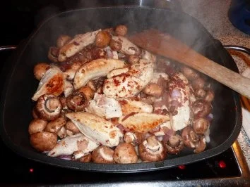 Rezept: Fl/Huhn: Hähnchenfilet in Champignonsauce Bild Nr. 3 Fl/Huhn: Hähnchenfilet in Champignonsauce - Rezept - Bild Nr. 3