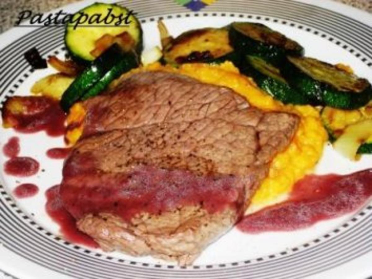 Bilder für Rindersteak mit gebratenen Zucchini und Süßkartoffelbrei - Rezept