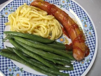 Currywurst, Spätzle und grüne Bohnen ... - Rezept