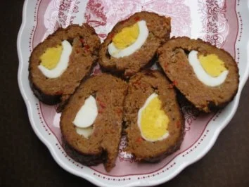 Gefüllter Hackrollbraten mit Eier - Rezept