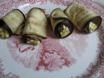 Rezept: Auberginenröllchen mit Pesto und Frischkäse Bild Nr. 3 Auberginenröllchen mit Pesto und Frischkäse - Rezept - Bild Nr. 3