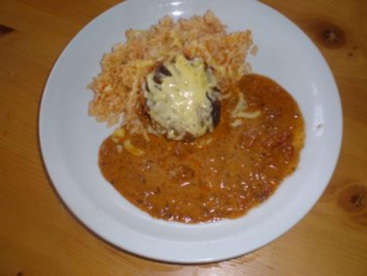 Bilder für HACKSTEAKS IN EINER METAXA-TOMATEN-SAHNE SOßE - Rezept