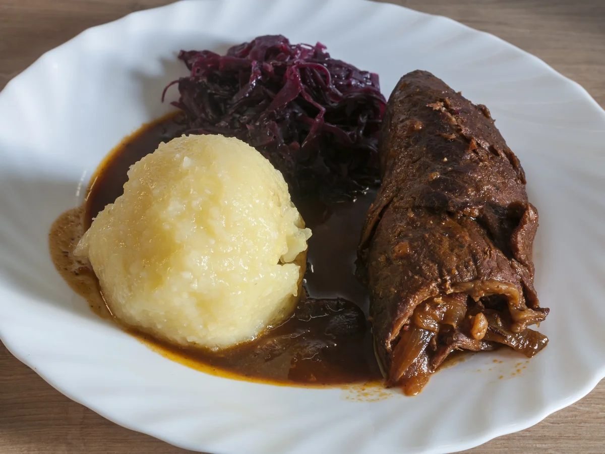 Rinderrouladen mit kräftiger dunkler Soße - Rezept - Bild Nr. 3