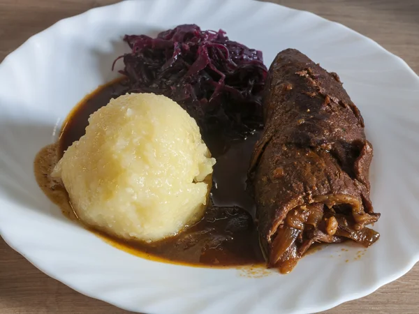 Rinderrouladen mit kräftiger dunkler Soße - Rezept - Bild Nr. 3