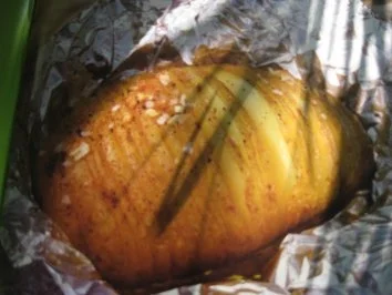 Folienkartoffel mit Kräuter-Soße - Rezept