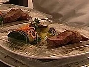 Rinderfilet im Bergheu in der Salzkruste gegart, dazu Mangoldpäckchen und Steinpilz-Kartoffeln - Rezept
