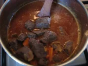 Rezept: Deftiger Gulaschtopf Deftiger Gulaschtopf - Rezept