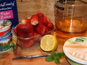 Dessert: Erdbeersülze mit Mascarpone-Vanille-Soße - Rezept - Bild Nr. 2