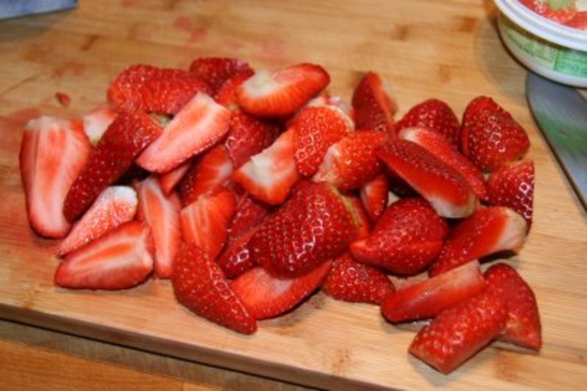 Dessert: Erdbeersülze mit Mascarpone-Vanille-Soße - Rezept - Bild Nr. 3