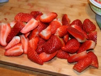 Dessert: Erdbeersülze mit Mascarpone-Vanille-Soße - Rezept - Bild Nr. 3