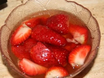 Dessert: Erdbeersülze mit Mascarpone-Vanille-Soße - Rezept - Bild Nr. 5