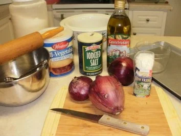 Rezept: Biscuit Koerbchen gefuelt mit roter Zwiebel und Ziegekaese- Serviert mit gefuellter Bockwurst Bild Nr. 5 Biscuit Koerbchen gefuelt mit roter Zwiebel und Ziegekaese- Serviert mit gefuellter Bockwurst - Rezept - Bild Nr. 5