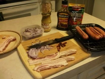 Rezept: Bockwurst - Gefuellte Bockwurst serviert mit dem Zwiebel gefuellten Bisuitkoerbchen Bild Nr. 2 Bockwurst - Gefuellte Bockwurst serviert mit dem Zwiebel gefuellten Bisuitkoerbchen - Rezept - Bild Nr. 2