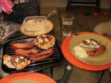 Rezept: Bockwurst - Gefuellte Bockwurst serviert mit dem Zwiebel gefuellten Bisuitkoerbchen Bockwurst - Gefuellte Bockwurst serviert mit dem Zwiebel gefuellten Bisuitkoerbchen - Rezept