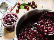 angedickte Kirschen zu den Waffeln oder für nen Bodenbelag - Rezept - Bild Nr. 2