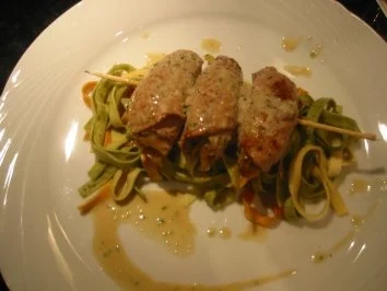 Rezept: Schweinefiletröllchen mit Lauch und Parmesan Schweinefiletröllchen mit Lauch und Parmesan - Rezept