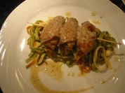 Schweinefiletröllchen mit Lauch und Parmesan - Rezept