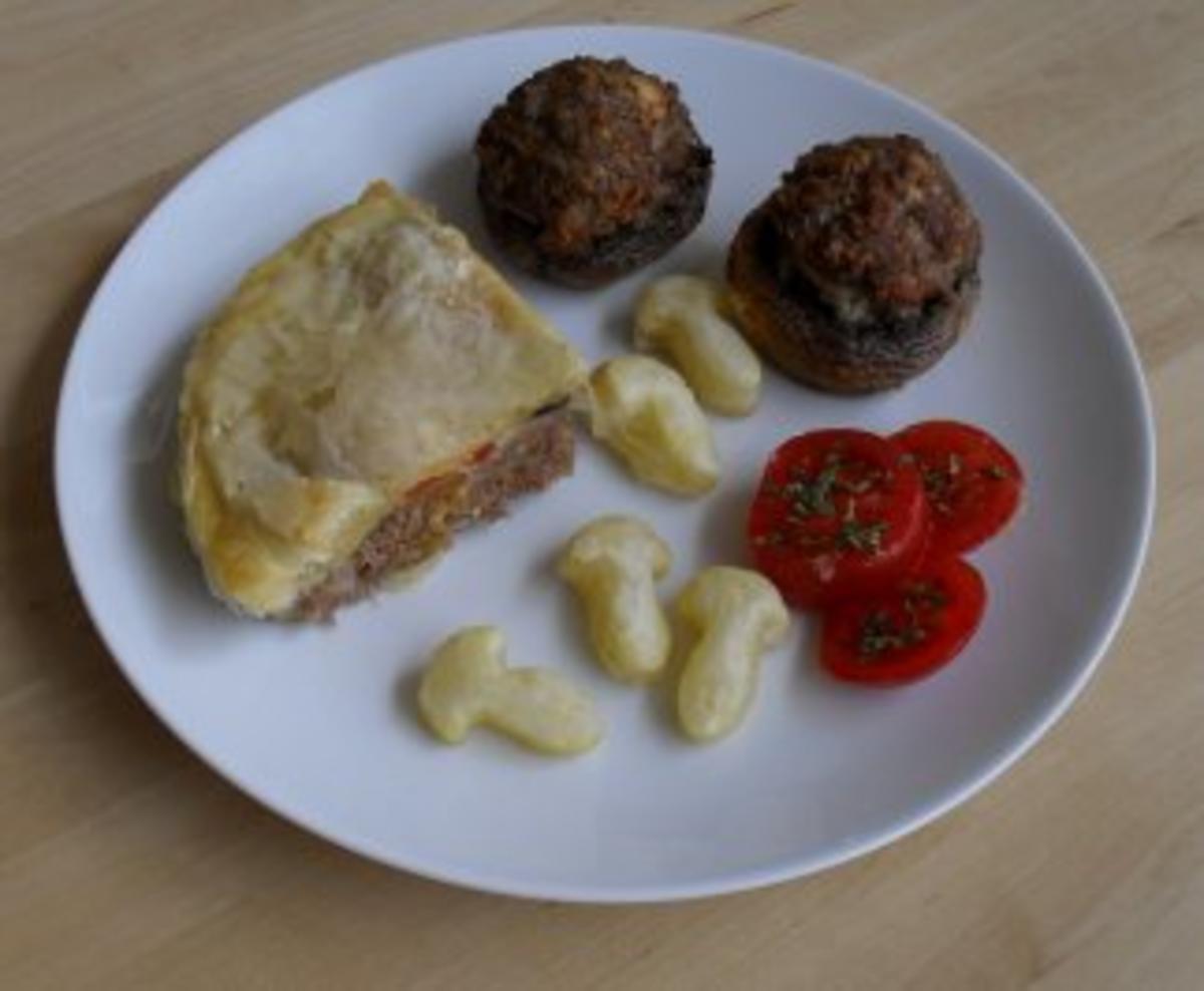 Bilder für Hackfleischpastete mit TK-Blätterteig und Hackfleisch - Rezept