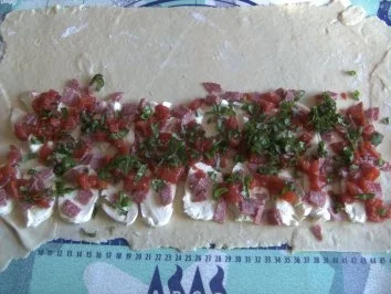 Pikantes Backen: Rosenkuchen mit Knoblauch- Crème fraiche - Rezept - Bild Nr. 4