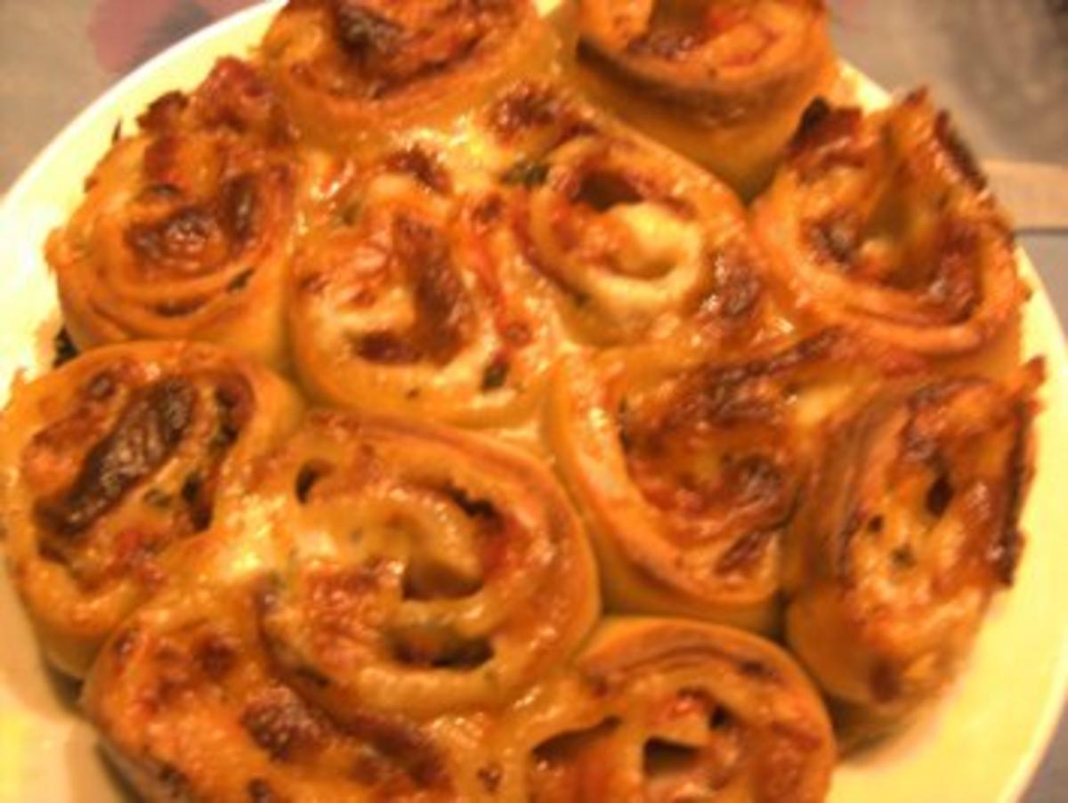 Pikantes Backen: Rosenkuchen mit Knoblauch- Crème fraiche - Rezept - Bild Nr. 2