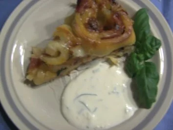 Pikantes Backen: Rosenkuchen mit Knoblauch- Crème fraiche - Rezept