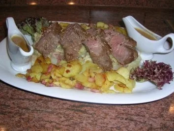 Rezept: Landschweinfilet mit Chinakohlgemüse an Szechuan-Pfeffer-Sauce und Bratkartoffeln Bild Nr. 2 Landschweinfilet mit Chinakohlgemüse an Szechuan-Pfeffer-Sauce und Bratkartoffeln - Rezept - Bild Nr. 2