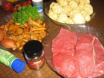 Rumpsteak mit grünem Pfeffer, Kräuterbutter  und Pfifferlingen - Rezept - Bild Nr. 2