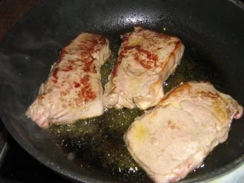 Rumpsteak mit grünem Pfeffer, Kräuterbutter  und Pfifferlingen - Rezept - Bild Nr. 3