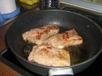 Rumpsteak mit grünem Pfeffer, Kräuterbutter  und Pfifferlingen - Rezept - Bild Nr. 4