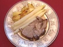 Vâle l‘asparge mit gebratenen Schlosskartoffeln an Kalbsjus (Rosi Jacob) - Rezept