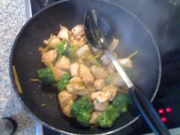 Rezept: Tagliatelle mit Hähnchen - Broccoli Sahne Soße Bild Nr. 2 Tagliatelle mit Hähnchen - Broccoli Sahne Soße - Rezept - Bild Nr. 2