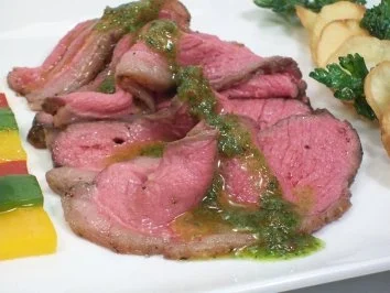 rosa gebratene Picanha vom Novillito an Salsa verde... - Rezept