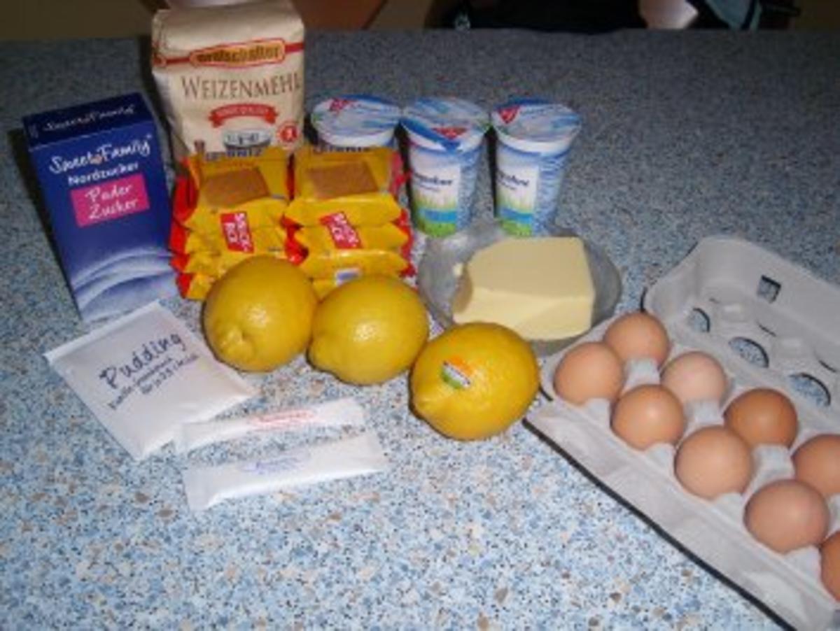 Zitronenkuchen vom Blech mit Butterkeksen - Rezept